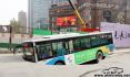 سقوط حافلة نقل كبيرة في الصين إثر انفلاق في الطريق 